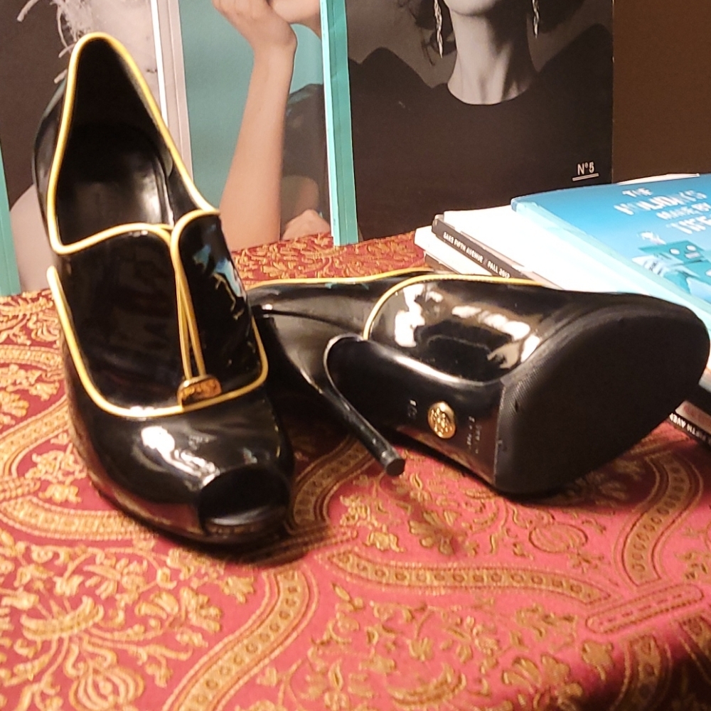 Shoes - Picture 4 of 4